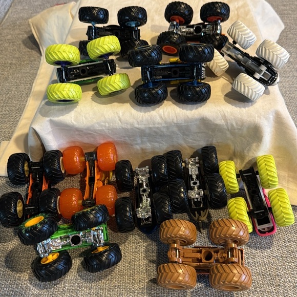 Hot Wheels Unique Monster Truck Bundle - Picture 7 of 7
